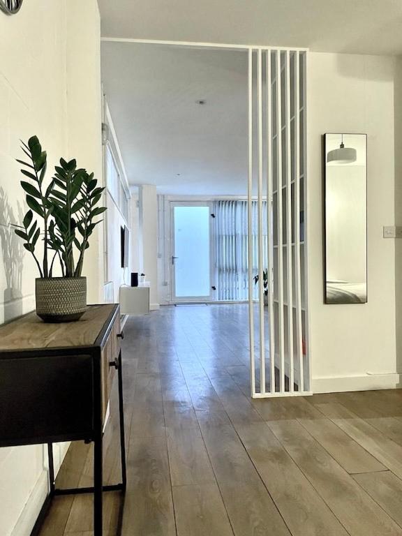 Spacious Industrial Style Apartment London Bagian luar foto